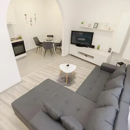 Maja With Jacuzzi Apartment Rupe