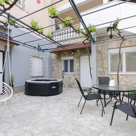 Appartamento Maja With Jacuzzi *