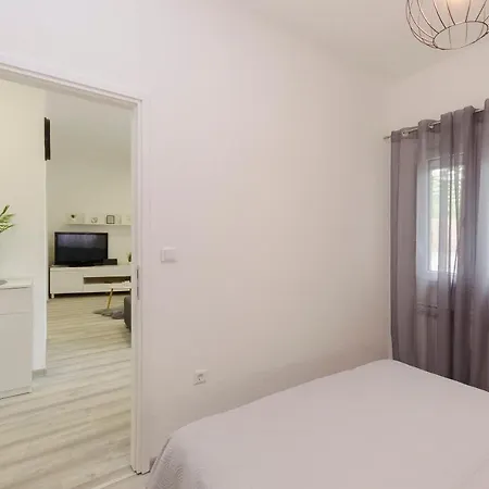 Maja With Jacuzzi Apartment *