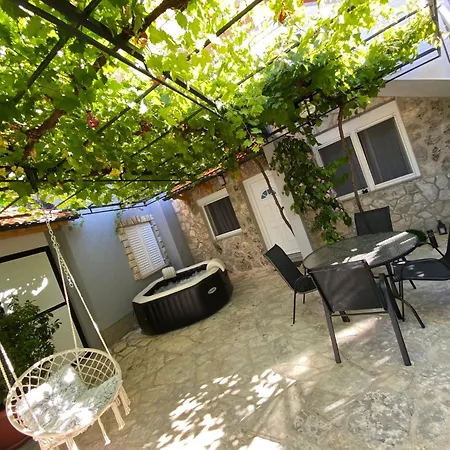 Apartment Maja With Jacuzzi Rupe